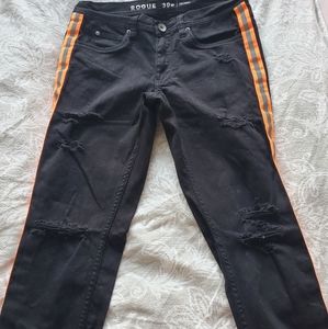 Distressed skinny jeans